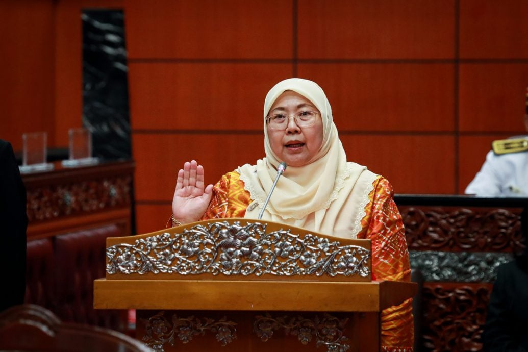 两名副部长宣誓续任上议员