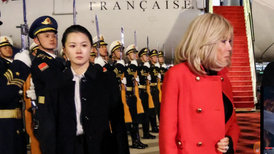 中国“最美女保镖”贴身保护马克龙夫人 小粉红：1人撂倒5日本人