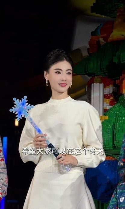 为7岁小儿子庆生 张柏芝母子玩转游乐园