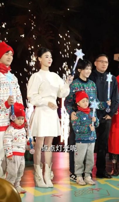 为7岁小儿子庆生 张柏芝母子玩转游乐园