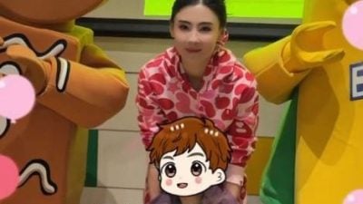 为7岁小儿子庆生 张柏芝母子玩转游乐园