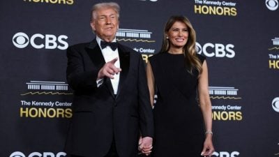 主持肯尼迪中心荣誉奖颁奖　特朗普锋头盖过得主  牢控该机构