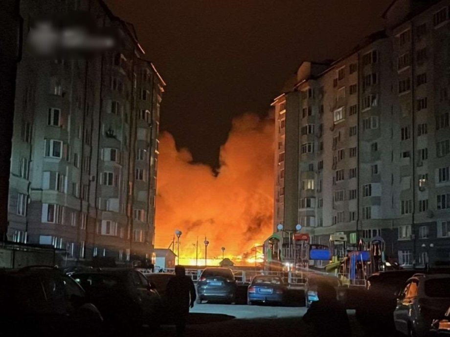 乌克兰:俄军空袭中部城市克列缅丘格 水电供应中断