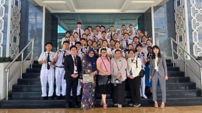 了解运作与立法程序 兴中中学生参访霹州议会 