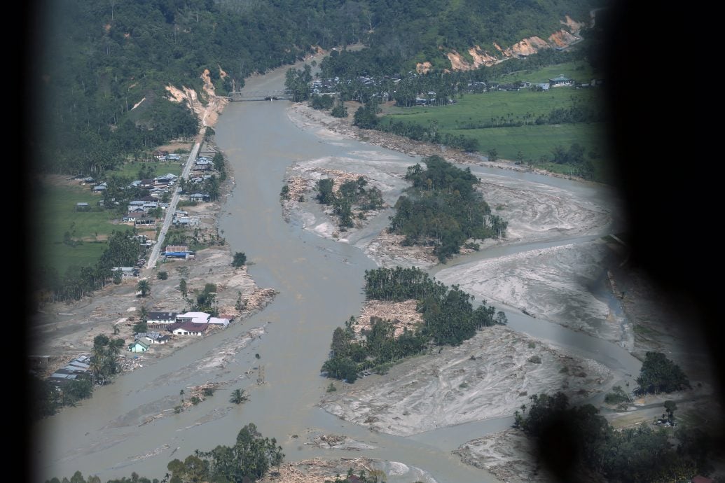 亚洲洪灾夺1500命！印尼苏门答腊成重灾区 祸首竟是“滥伐”