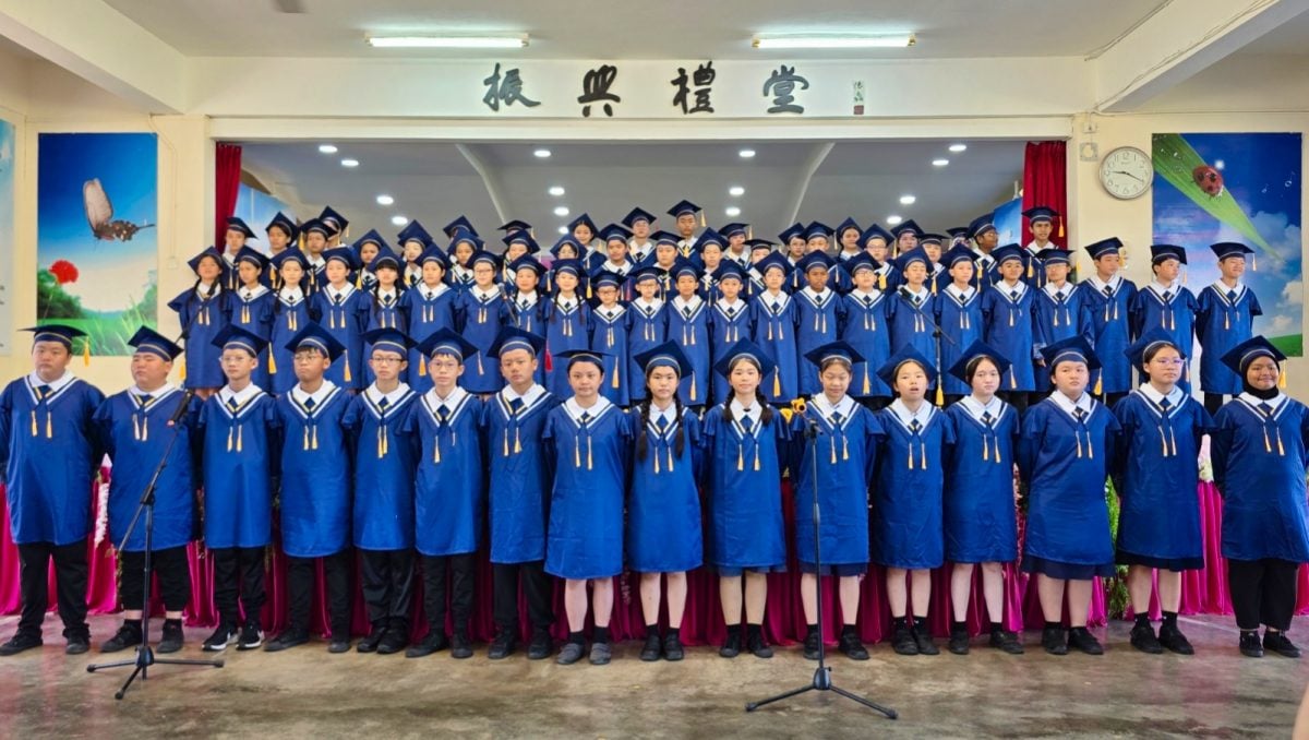 供星洲网/刘国利:让孩子太早用手机,是纵容式育儿