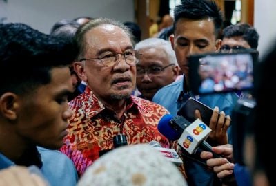 供星洲网//安华:大学部分科目 可华文授课