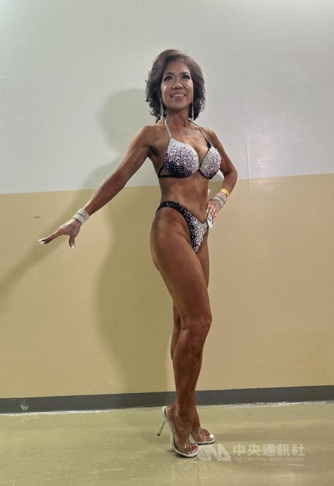 供星洲网:72岁“健美阿嬷”自信展现肌肉线条 网民:不敢再乱呛“叫阿嬷来”