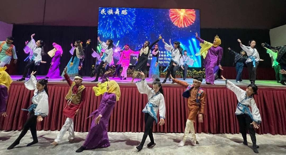 供星洲网:光星小学恳亲晚会 303 学生献演19 项节目