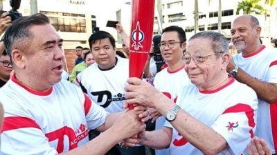 已故曾敏兴梅花精神相传花城 2025梅花跑阔别11年再开跑