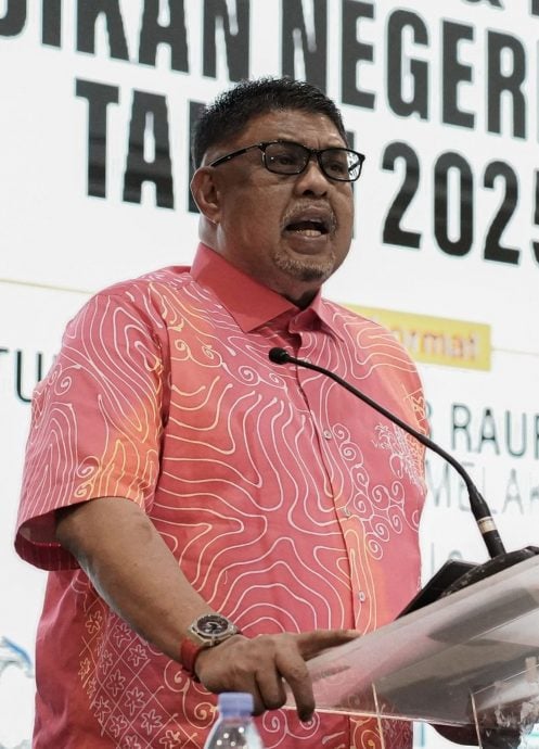 全国-阿都拉勿夫:马六甲州特别教育大会拟定10项决议提呈教育部,允许学校对学生施以鞭刑。