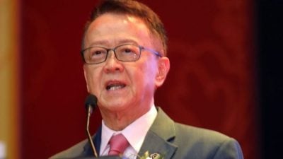 谢富年：支持建设发展 领养10校已捐逾5700万