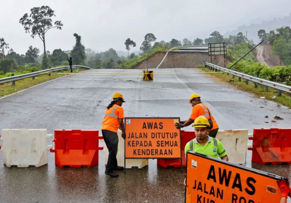 工程部长拿督斯里亚历山大对一辆多功能休旅车硬闯因土崩而封闭的道路,结果坠入约200英尺深的山谷,造成司机及一名乘客当场身亡的事故深表关注,因此事牵涉公众安全。