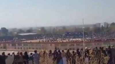 全家13人被杀光 13岁少年枪毙凶手 阿富汗8万人围观