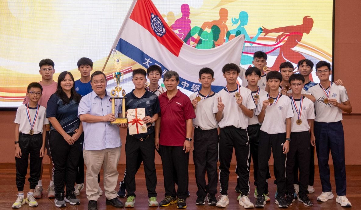 全霹独中男女越野赛跑 华联培南各夺男女总冠军