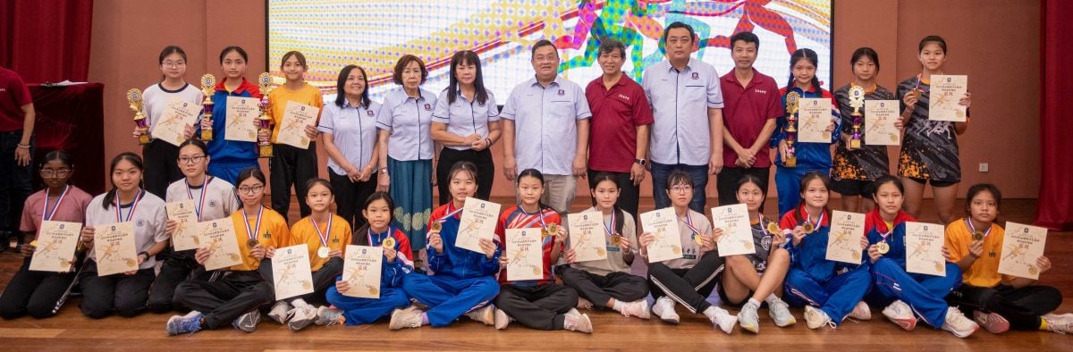 全霹独中男女越野赛跑 华联培南各夺男女总冠军