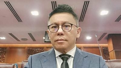 郑联科指在统考课题上 倪可敏阿克马政治作秀