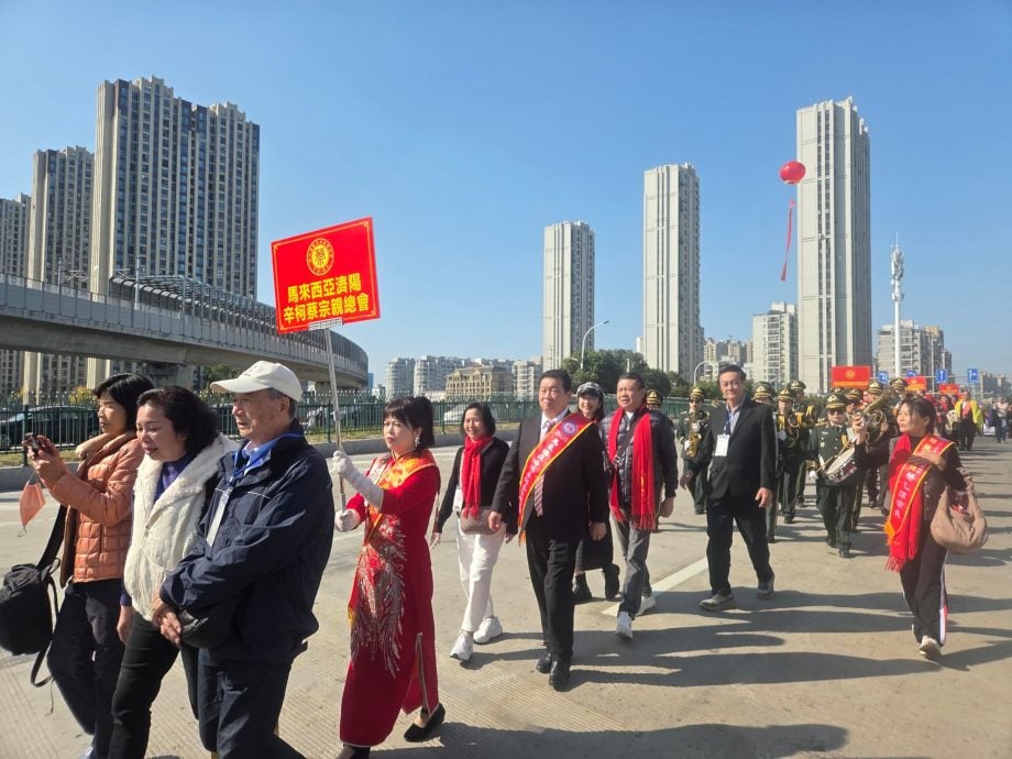 蔡兆生率领逾百位宗亲赴中,出席世界柯蔡宗亲总会恳亲大会