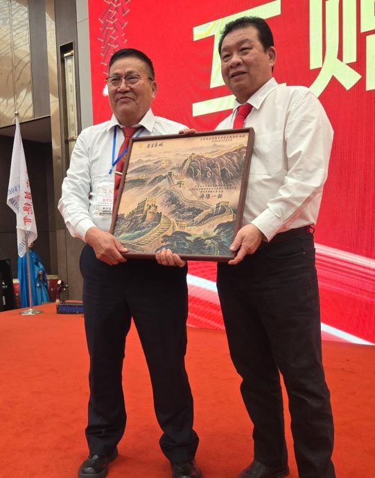 蔡兆生率领逾百位宗亲赴中,出席世界柯蔡宗亲总会恳亲大会