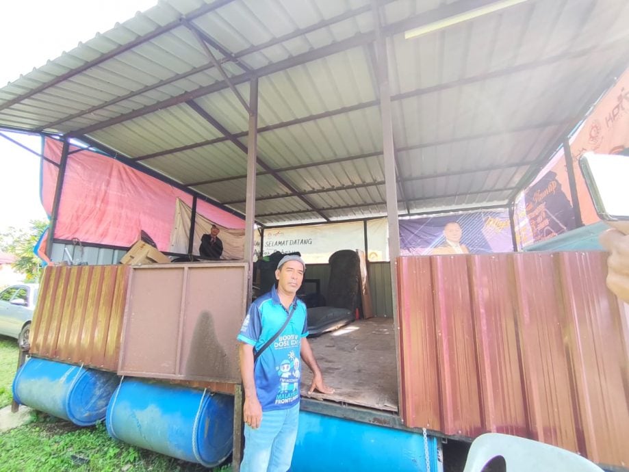 关丹退休男子独自打造浮筏屋,连续三年水灾成功保护财物。