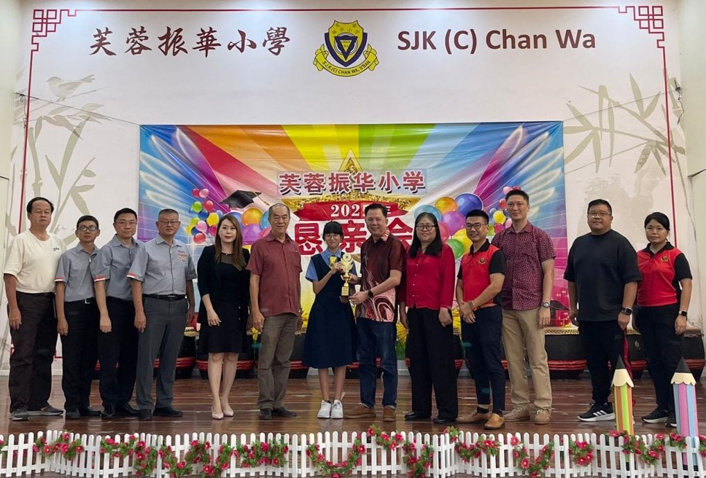 关注校园霸凌问题 叶耀荣吁学生正确使用电子设备