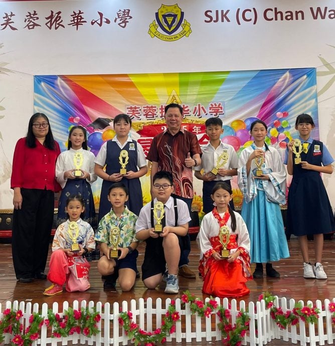 关注校园霸凌问题 叶耀荣吁学生正确使用电子设备