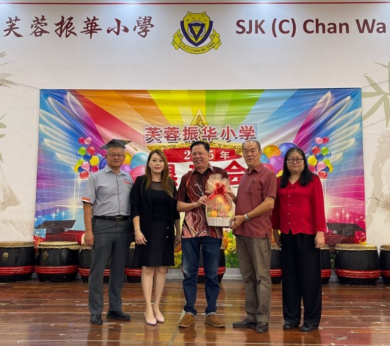 关注校园霸凌问题 叶耀荣吁学生正确使用电子设备