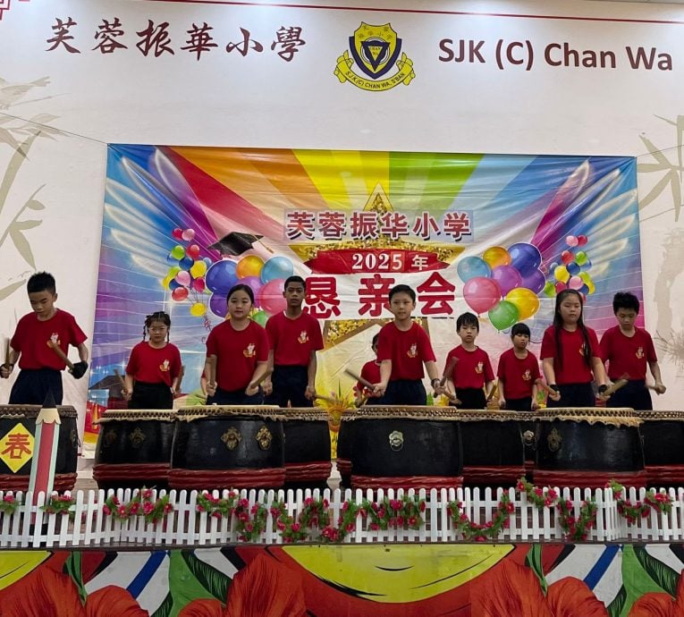 关注校园霸凌问题 叶耀荣吁学生正确使用电子设备