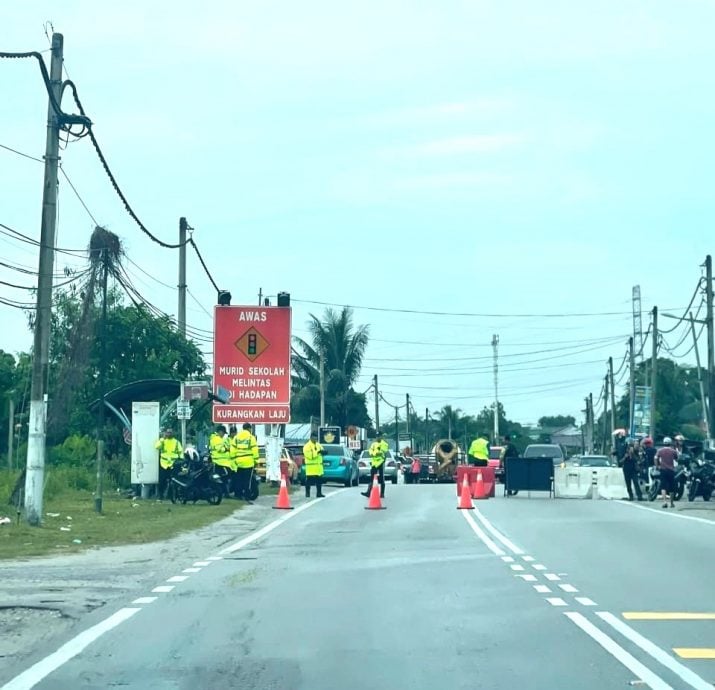 凌晨大雨导致河水上涨 乌冷10区水灾