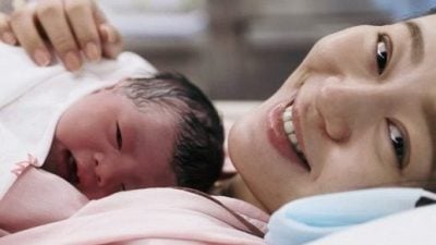 刘品言晒产房珍贵侧拍照 曝听女儿哭声当下反应