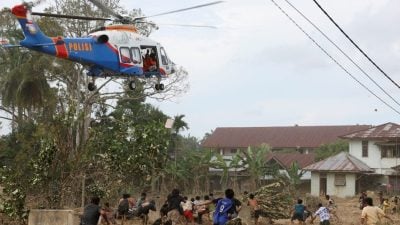 印尼洪灾死亡人数突破900 灾民严重缺粮