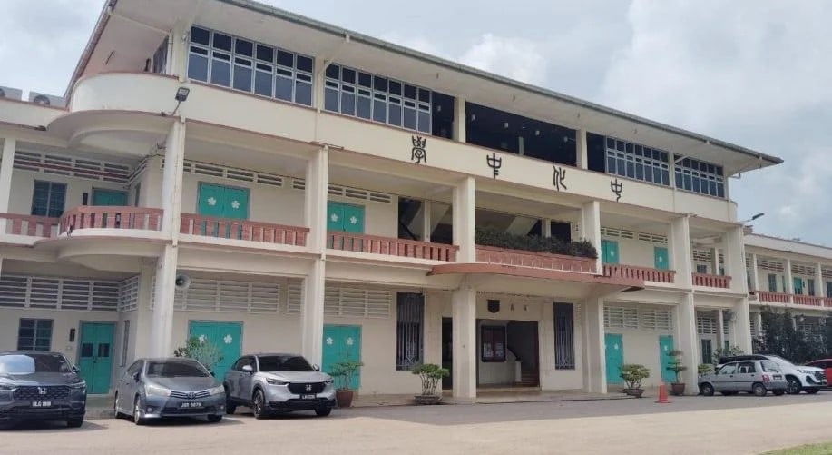 **即时国内**全国：AI合成女同学不雅照　麻中化开除3男生