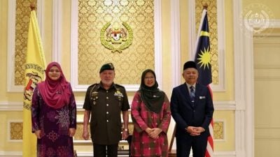 了解直辖区最新进展  元首接见扎丽哈