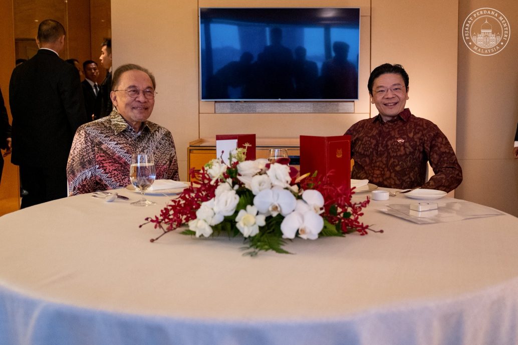 **即时国内**全国：安华与黄循财同享午餐 气氛融洽