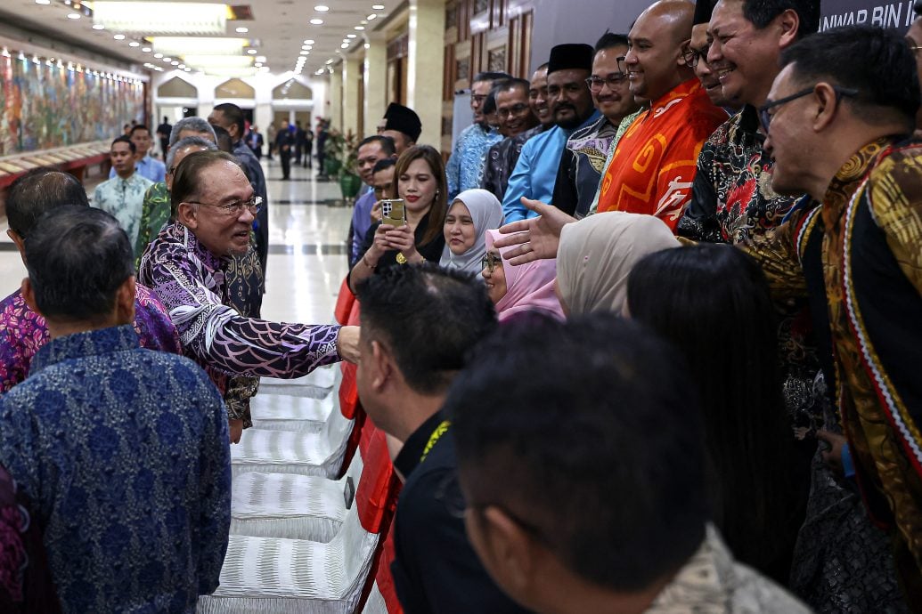 即时国内(全国版)大马国内外成就 安华:归功公务员团队