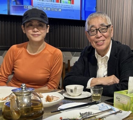 **即时娱乐**宣萱表舅蔡和平晒皮草惹议 部分仍见完整动物头爪