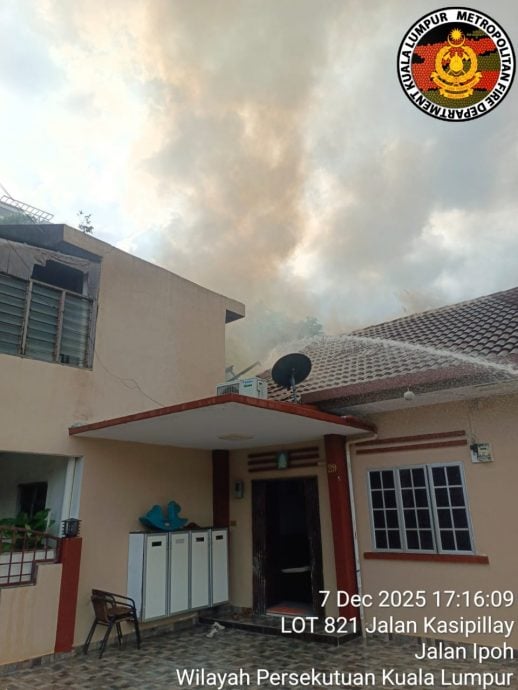 双层排屋发生火患 上下两层全烧毁