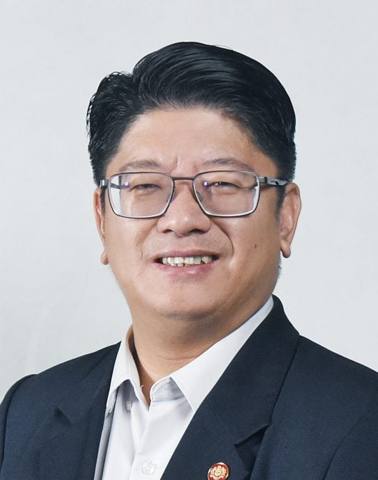 取代//夜报封面∕沙巴州新内阁宣誓就任  没有华裔代表