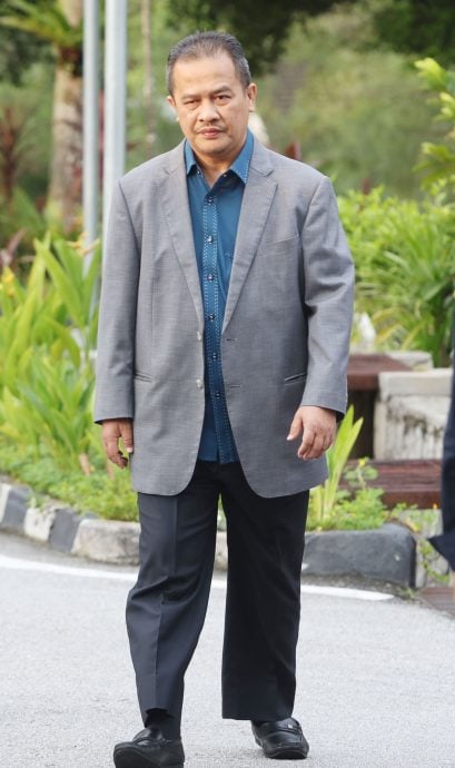 取代已上网文/吉打养牛中心弊案：阿兹曼被控不认罪，交保7.5万令吉