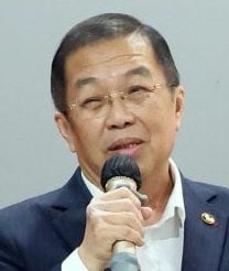 陈氏书院迎来第2025对新人注册！陆兆福：婚姻带旺文化地标