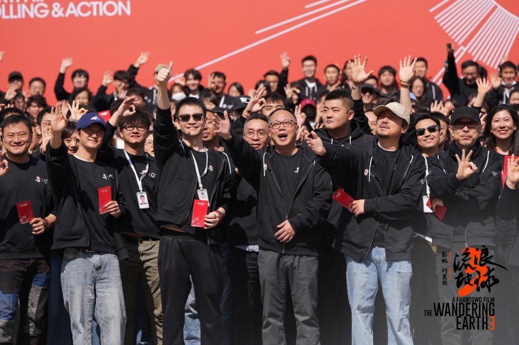 吴京实地“堪景”《流浪地球3》赴南极取景