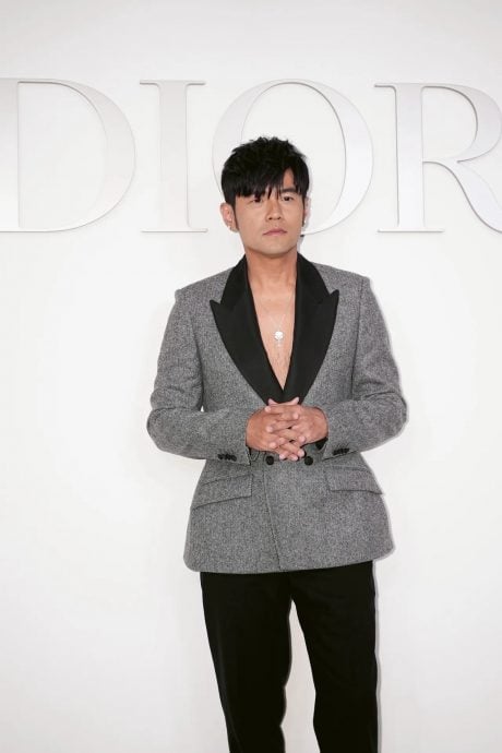 周杰伦中空装炸出胸毛 约定明年上旬发新专辑