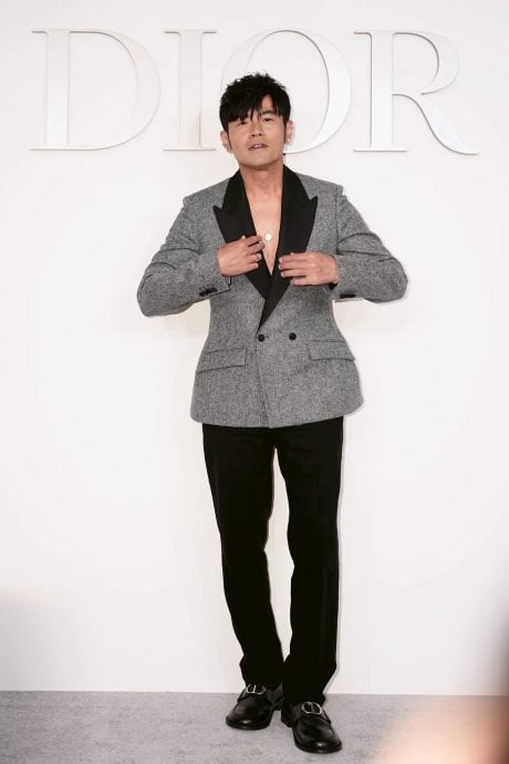 周杰伦中空装炸出胸毛 约定明年上旬发新专辑