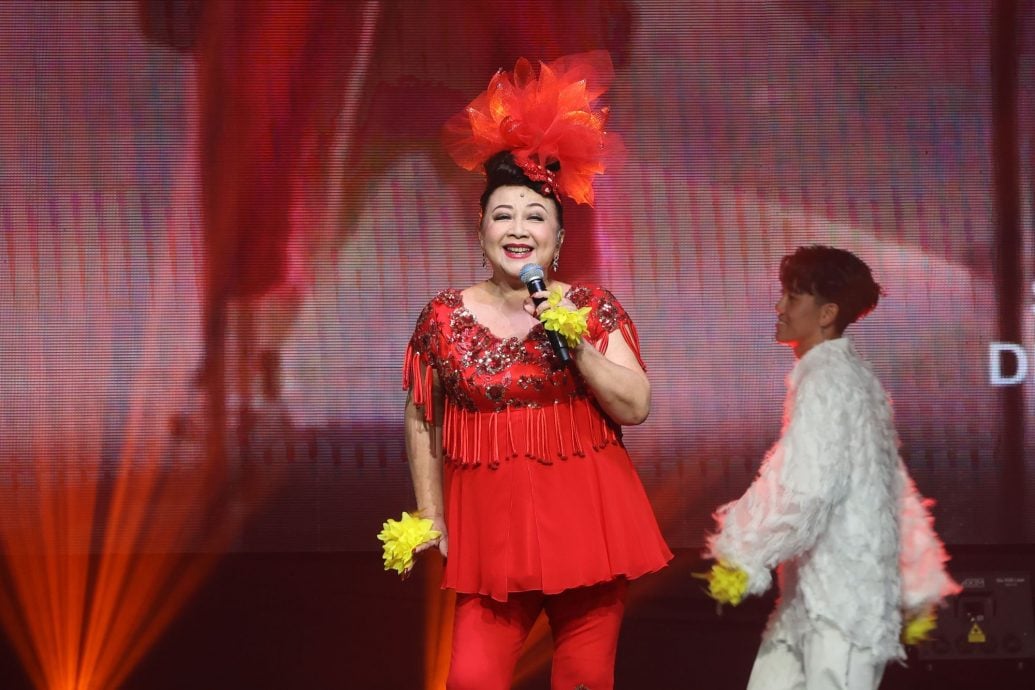 唱跳40年前《Sexy Music》 薛家燕裤子险掉急智解危机