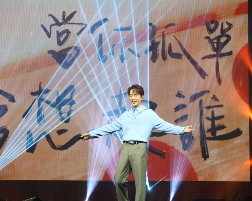 唱跳40年前《Sexy Music》 薛家燕裤子险掉急智解危机