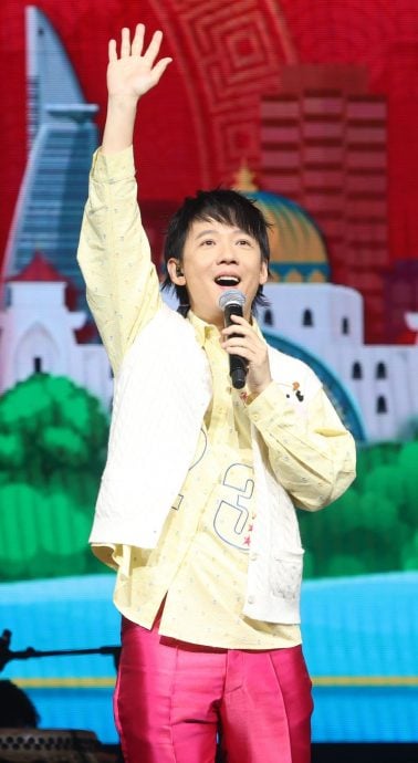 唱跳40年前《Sexy Music》 薛家燕裤子险掉急智解危机