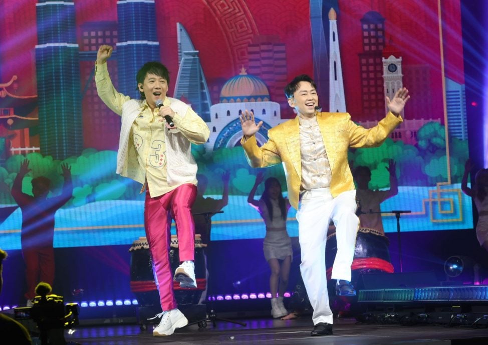 唱跳40年前《Sexy Music》 薛家燕裤子险掉急智解危机