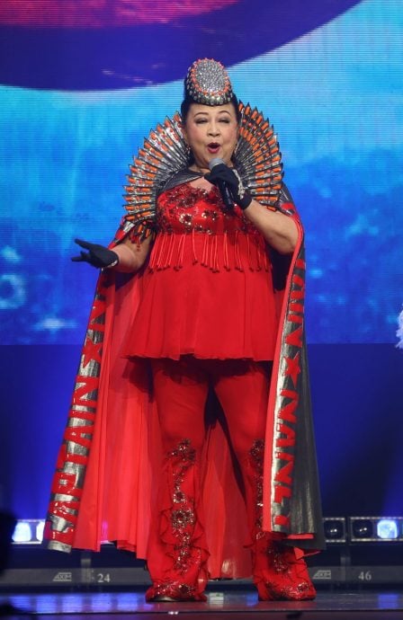 唱跳40年前《Sexy Music》 薛家燕裤子险掉急智解危机