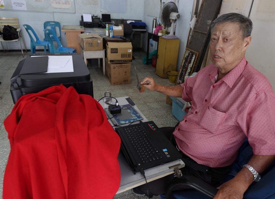 坦然接受时代淘汰，关丹百年历史陈钊影社年杪息灯。