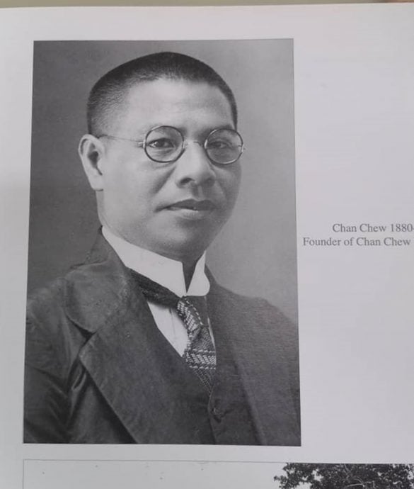 坦然接受时代淘汰，关丹百年历史陈钊影社年杪息灯。